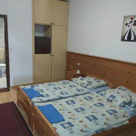 Valcsics Panzio B&B 페치