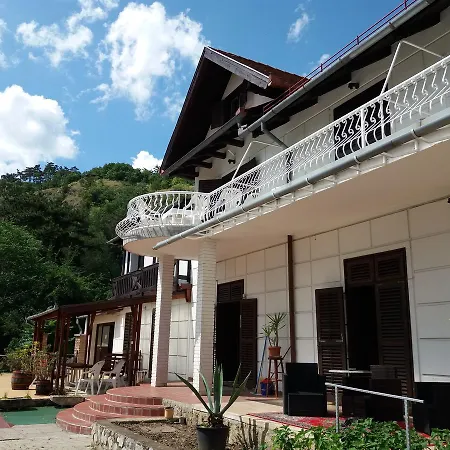 Valcsics Panzio B&B Beci